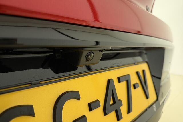 Peugeot 308 1.2 Hybrid 145 e-DCS6 GT | AUTOMAAT | Adaptief Cruise Control | Parkeercamera Voor & Achter | Navigatie | Apple Carplay & Android Auto Draadloos | LED koplampen |