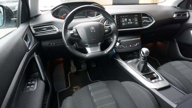 Peugeot 308 1.2 131pk 5Drs PureTech Allure *LEES TEKST* LED Navi Clima Trekhaak 16inch LM *NL auto* Dark Blue Metallic
