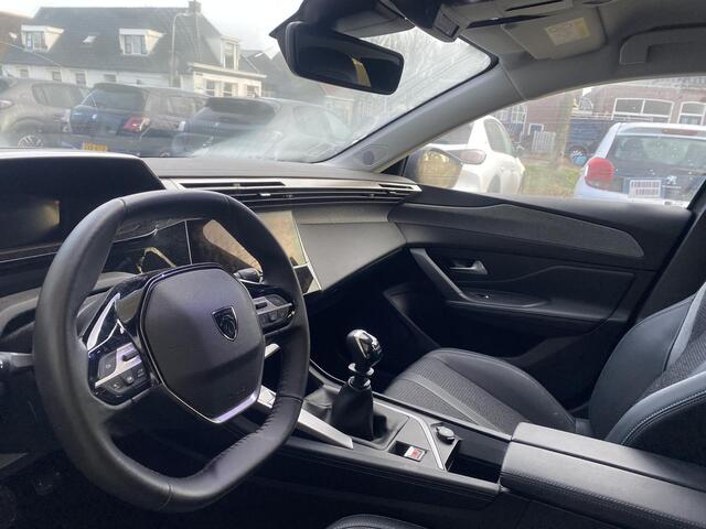 Peugeot 308 1.2T 130pk Allure | Achteruitrijcamera | Apple carplay | Navigatiesysteem | Parkeersensoren voor en achter | Electronic climate control