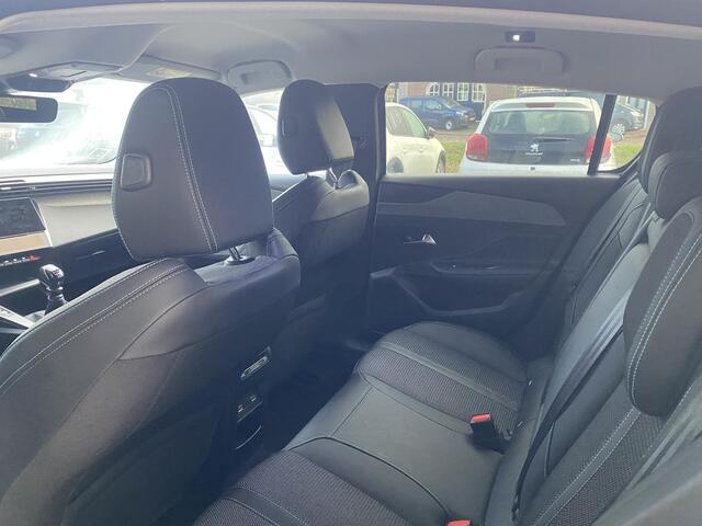 Peugeot 308 1.2T 130pk Allure | Achteruitrijcamera | Apple carplay | Navigatiesysteem | Parkeersensoren voor en achter | Electronic climate control