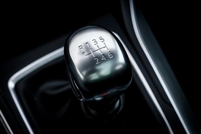 Peugeot 308 SW 1.2 PureTech Allure | Org. NL | Trekhaak | Panoramadak | 1e Eign. | LED | Cruise