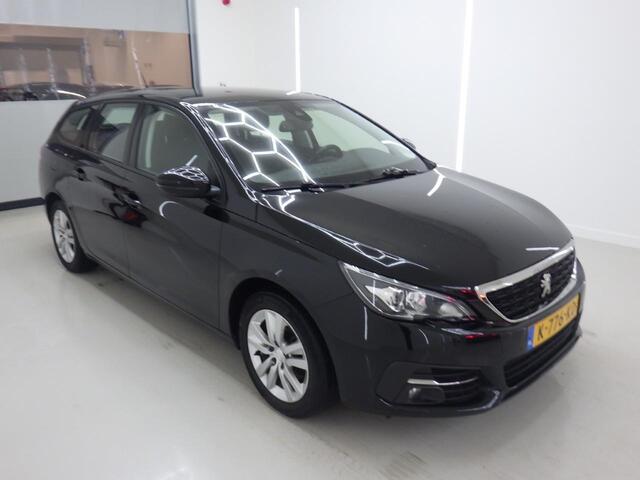 Peugeot 308 SW 1.2 PureTech Blue Lease Active Airco Navi Carplay PDC Achter Trekhaak Lichtmetalen velgen Cruise Control Distr. riem reeds vervangen! APK 01-2027