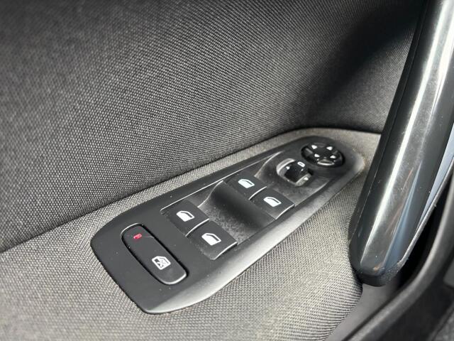 Peugeot 308 SW 1.6 HDI 2018 Wit Trekhaak Facelift