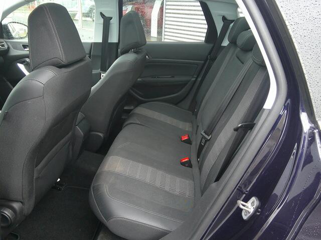 Peugeot 308 SW 1.2 PureTech Blue Lease Premium Staat in Hoogeveen