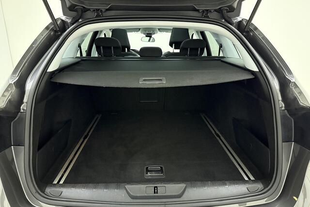 Peugeot 308 SW 1.2 PureTech Blue Lease Premium 130pk | Navigatie | Panoramadak | Climate Control | Camera | Cruise Control | Parkeersensoren | Apple Carplay - Android Auto