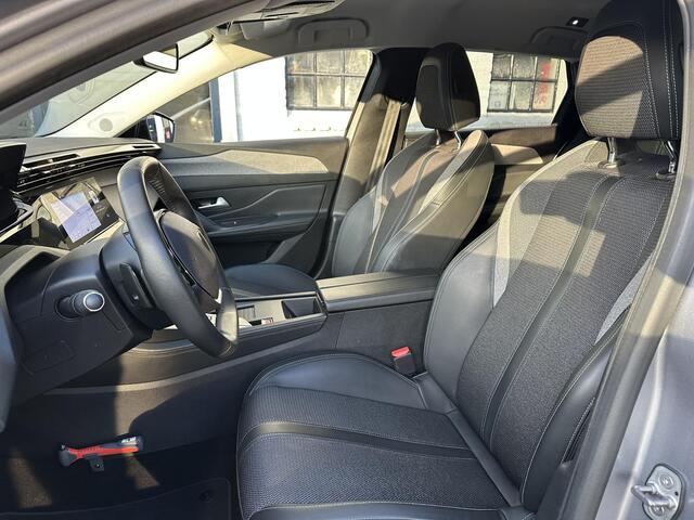 Peugeot 308 SW 1.2 Turbo 130 PK Allure | Automaat | Trekhaak 1400 KG | All Season banden | Navigatie | 360 Graden HD Camera | Full LED Verlichting | Cruise Control | Keyless Entry | Dode Hoek Detectie | Adaptieve Cruise Control | Digitaal Dashbord | 17" Lichtmetalen 