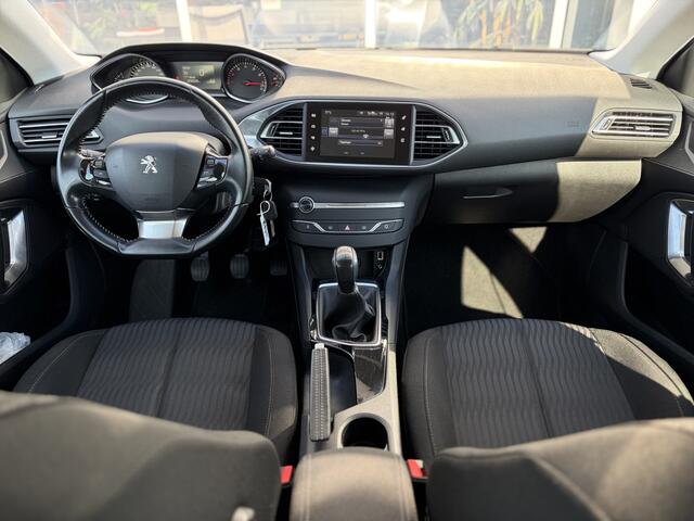 Peugeot 308 1.2 PureTech Active 110pk | Audio-navigatie full map | Cruise control | Electronic climate control | Lichtmetalen velgen 16" | Parkeersensor achter | Trekhaak | Dealer onderhouden!