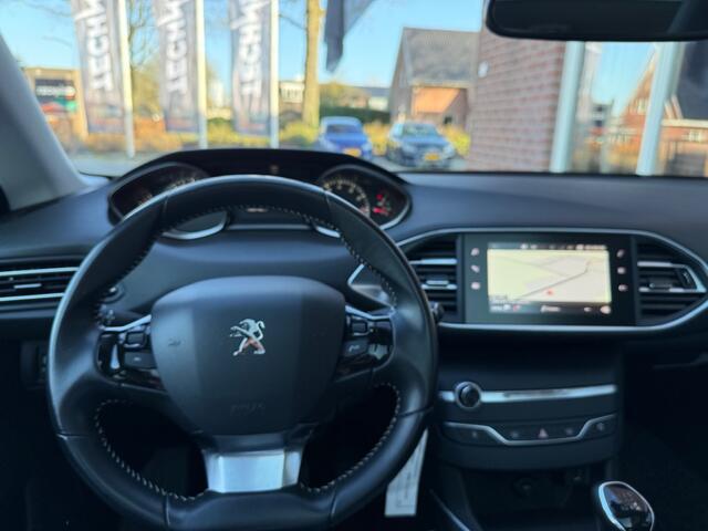 Peugeot 308 1.2 PureT.Blue L. Pr 131 PK PANO / AFN.TREKHAAK / CAMERA / LED /