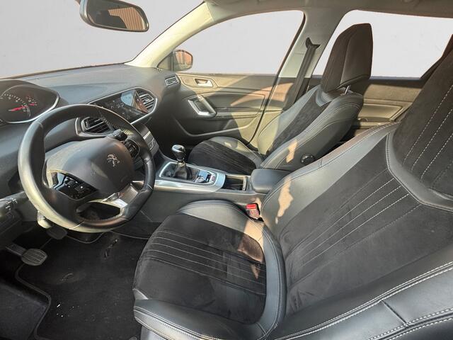 Peugeot 308 SW 1.2 PureTech Allure- Dealeronderhouden, Xenon Led, Alcantara Interieur, Trekhaak, Privacy Glass