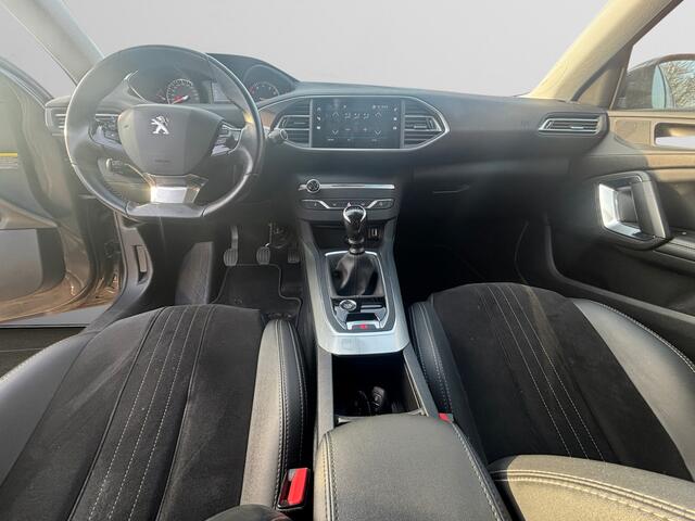 Peugeot 308 SW 1.2 PureTech Allure- Dealeronderhouden, Xenon Led, Alcantara Interieur, Trekhaak, Privacy Glass