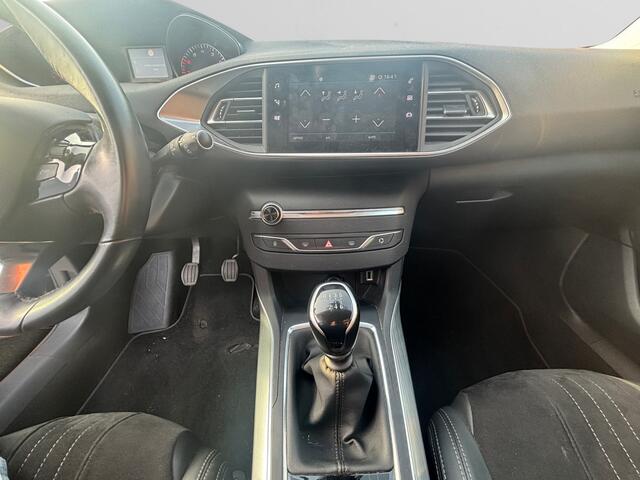 Peugeot 308 SW 1.2 PureTech Allure- Dealeronderhouden, Xenon Led, Alcantara Interieur, Trekhaak, Privacy Glass