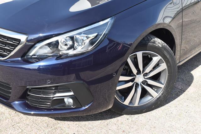 Peugeot 308 SW PureTech 130pk Tech Edition | Navigatie | Apple Carplay & Android Auto | Airco ECC | Adaptieve Cruise control | Trekhaak afneembaar | Dodehoek Detectie | Lichtmetalen Velgen | Isofix Bevestigingspunten | Zeer Compleet!!