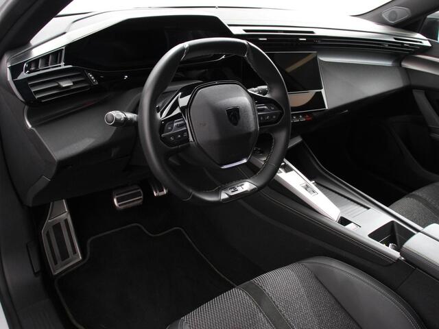 Peugeot 308 1.2 PureTech GT Climate control Adaptive cruise control Parkeersensoren Achteruitrijcamera Navigatie Voorstoelen verwarmd LED Apple Carplay/ Android Auto