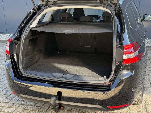 Peugeot 308 SW 1.2 PureTech Blue Lease Allure | Trekhaak | Navigatie | Camera | Apple Carplay/Android auto | stoelmassage + verwarming | dodehoek detect.
