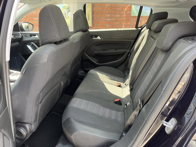 Peugeot 308 PureTech 130 Blue Lease Premium | Trekhaak | Panoramadak | Camera achter | Carplay/Android Auto | Distributie al vervangen | Dealeronderhouden |