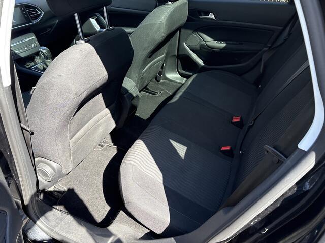 Peugeot 308 SW 1.2 PureTech Blue Lease Executive / NAVI / PANORAMADAK / CRUISE / 149dkm! NAP!
