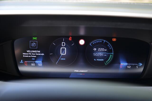 Peugeot 308 SW 1.2 Hybrid 136 e-DCS6 Allure Automaat/Navi/Pdc/Ecc/Achteruitrijcamera/Apple Carplay/Android Auto/Volledig digitaal instrumentenpaneel/ Stoel & Stuurverwarming