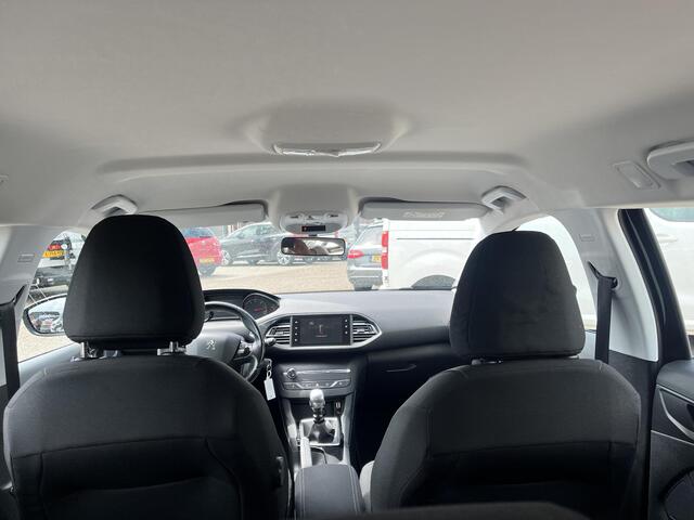 Peugeot 308 SW 1.6 BlueHDI Blue Lease Zeer goed onderhouden. Nieuwe distributieriem. Nieuwe banden. Complete uitvoering.