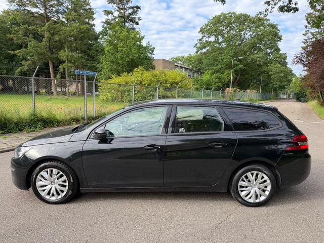 Peugeot 308 1.2 Benzine D-riem is vervangen - Navi !!!
