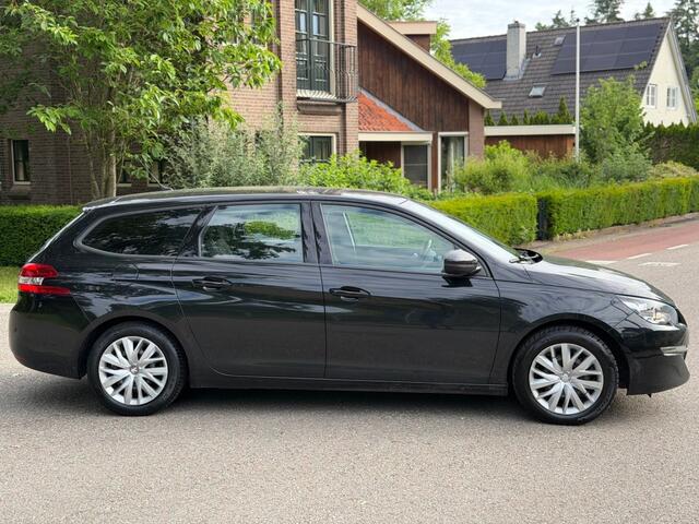 Peugeot 308 1.2 Benzine D-riem is vervangen - Navi !!!