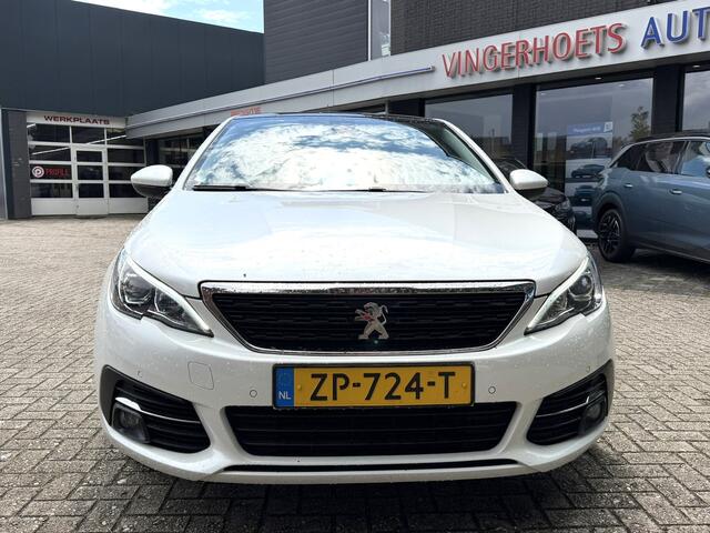 Peugeot 308 110 Pk Benzine * Executive * Panoramadak * Navigatie * Climate & Cruise Control * Voor en Achter Parkeersensoren * L.M. Velgen * Distributieriem in 2025 vervangen * Vingerhoets; Vierde Generatie Eersteklas Service. Al meer dan 100 jaar een begrip in de Br