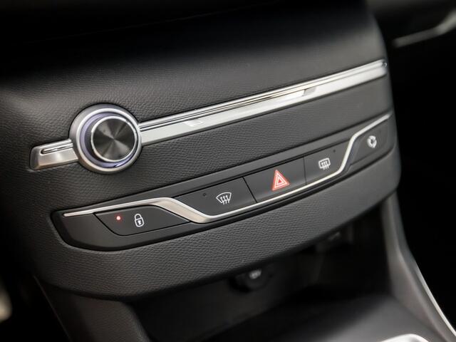 Peugeot 308 SW 1.2 PureTech GT-line 131Pk Automaat (PANORAMADAK, APPLE CARPLAY, GROOT NAVI, KEYLESS, CAMERA, SPORTSTOELEN, GETINT GLAS, TREKHAAK, NIEUWE APK, NIEUWSTAAT)