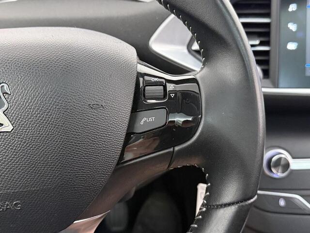Peugeot 308 SW 1.2T Blue Lease Executive Pano/4S.Banden/Trekhaak