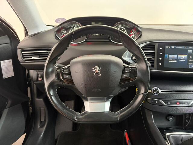 Peugeot 308 1.2 PureTech Blue Lease Executive. Pano+Trekhaak!