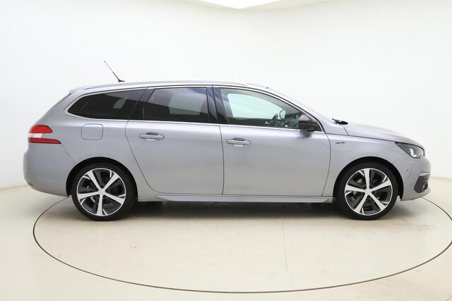 Peugeot 308 SW 1.2T Blue Lease GT | Panorama dak | 18'' Lichtmetalen velgen | Full LED | Trekhaak | Alcantara bekleding | Digitale Cockpit | Apple Carplay & Android Auto | Keyless Entry & Start | Camera | Climate Control | Navigatie | VOL!