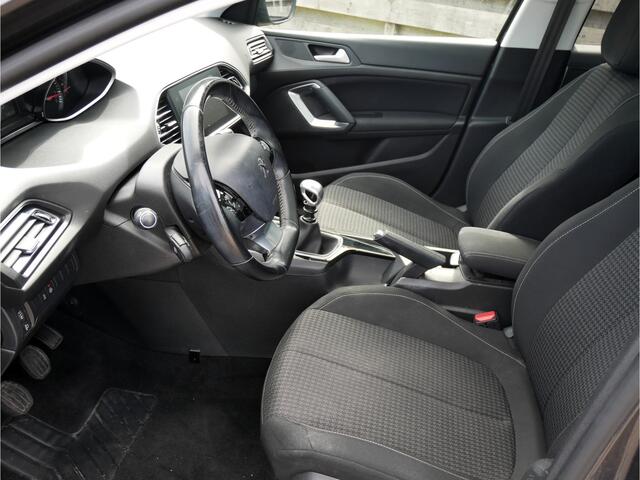 Peugeot 308 SW 1.2 PureTech Blue Lease Executive