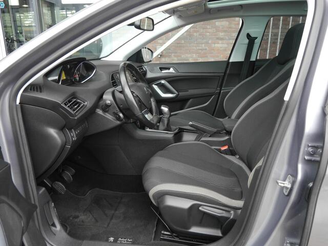 Peugeot 308 SW 1.2 PureTech Style | 130 PK | Panoramadak | Climate control | Parkeersensoren | Lichtmetalen velgen | Getint glas | Cruise control