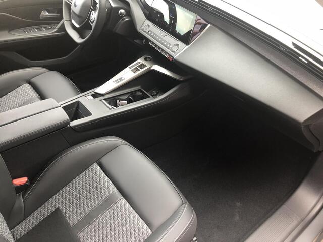 Peugeot 308 SW 1.6 Plug-in Hybrid 195 Allure 195pk | Rondom Camera | Stoel - Stuurverwarming | Trekhaak | Climate Control | Apple Carplay - Android Auto | Keyless Start