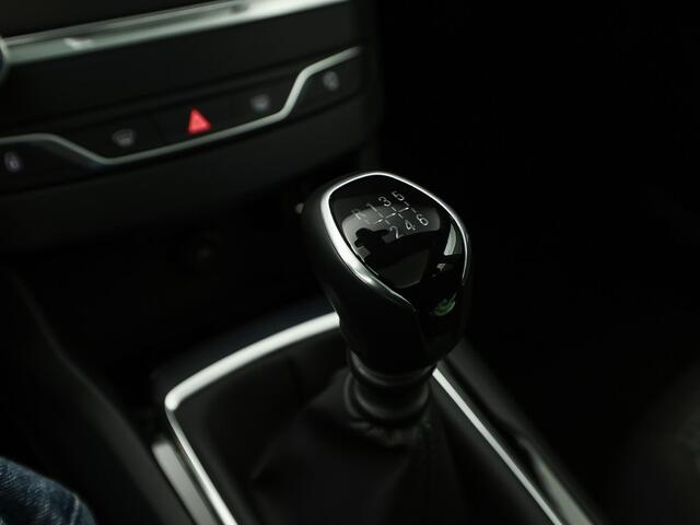 Peugeot 308 SW 1.2 PureTech Sport (PANORAMADAK, APPLE CARPLAY, GROOT NAVI, TREKHAAK, GETINT GLAS, SPORTSTOELEN, PARKEERSENSOREN, CRUISE, NIEUWSTAAT)
