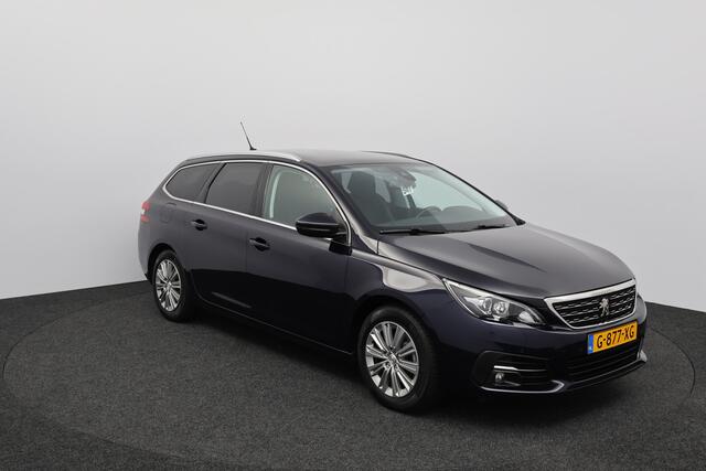 Peugeot 308 SW 1.2 PureTech Blue Lease Premium /D-Riem Verv. 118.000KM! /Trekhaak! /Pano-Dak! /Camera /Apple + Android /DAB+! /Lane Assist /Navi /Climat /Cruise /Elek. pakket /Bluetooth /Regensensor /PDC V+A /Extra getint glas /16"LMV.