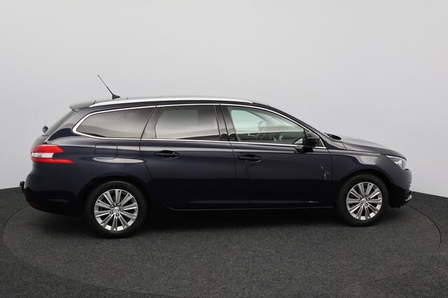 Peugeot 308 SW 1.2 PureTech Blue Lease Premium /D-Riem Verv. 118.000KM! /Trekhaak! /Pano-Dak! /Camera /Apple + Android /DAB+! /Lane Assist /Navi /Climat /Cruise /Elek. pakket /Bluetooth /Regensensor /PDC V+A /Extra getint glas /16"LMV.