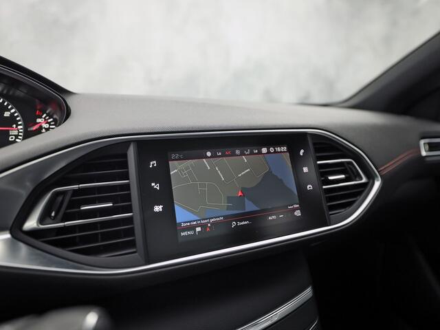 Peugeot 308 SW 1.2 PureTech GT-line Sport (GROOT NAVI, SPORTSTOELEN, PANORAMADAK, LM VELGEN, TREKHAAK, GETINT GLAS, NIEUWE APK, NIEUWSTAAT)