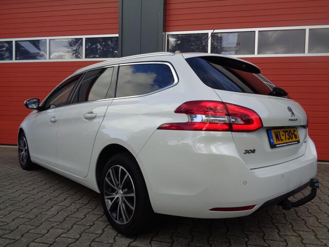 Peugeot 308 SW 1.2 PureTech Allure 131PK Clima Cruise Navi Pano-Dak LMV Trekhaak NL-Auto 6-BAK