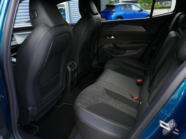 Peugeot 408 1.2 Hybrid 145 e-DCS6 GT | NIEUW | Uit voorraad leverbaar! | 360° Camera | Matrix LED | Alcantara pakket | Stoelverwarming | Memory | Keyless | Elektrische achterklep | 19'' LM velgen