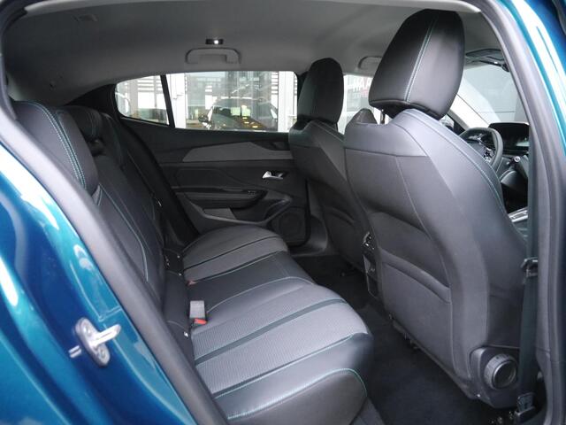 Peugeot 408 1.2 Hybrid 145 e-DCS6 Allure | 19 inch lichtmetalen velgen | Draadloze telefoonoplader | Adaptive cruise control | Achteruitrijcamera | Keyless entry en start | Climate control