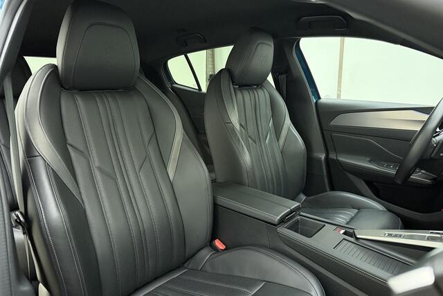 Peugeot 408 1.6 HYbrid GT 225 EAT8 First Edition Nappa Leer l AGR l Stoelverwarming- en Massage l Trekhaak l Camera l LED l 3D i-Cockpit l Adaptive Cruise Control l Climate control l Wireless Apple Carplay & Android Auto l