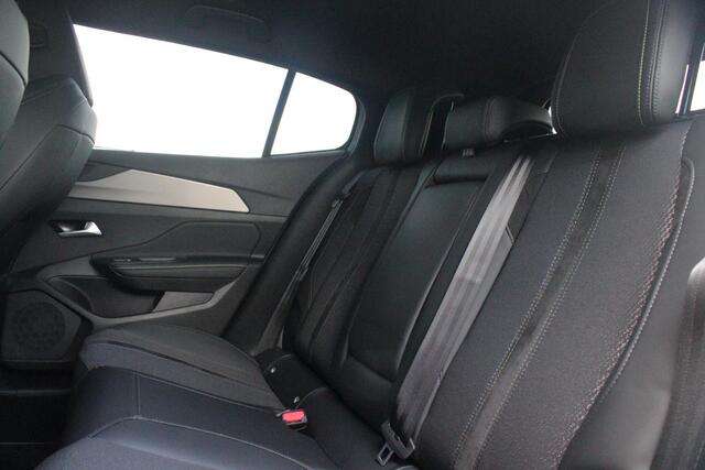 Peugeot 408 1.2 Hybrid 145PK AUTOMAAT GT | 360° CAMERA | DODEHOEK DETECTIE | KEYLESS ENTRY/START | ADAPTIVE CRUISE CONTROL | NAVIGATIE | DRAADLOZE APPLE CARPLAY/ANDROID AUTO | PARKEERSENSOREN VOOR + ACHTER | LED MATRIX KOPLAMPEN | 19" LICHTMETALEN VELGEN | ELEKTRISCH