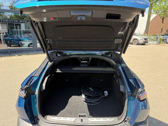 Peugeot 408 1.6 HYbrid GT 225 EAT8 First Edition FULL OPTION!| PANO| FOCAL AUDIO| MEMORY STOEL| 360 CAMERA| ADAPTIVE CRUISE CONTROL| STOEL + STUURVERWARMING| ELEKTRISCHE ACHTERKLEP| RIJKLAAR GELEVERD INCL. 12 MND BOVAG GARANTIE