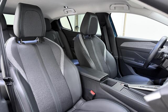 Peugeot 408 1.2 Hybrid 145 e-DCS6 Allure | Apple carplay/Android auto | Climate control | Parkeersensoren achter | achteruitrijcamera |