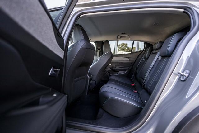 Peugeot 408 1.2 Hybrid 145 e-DCS6 Allure | Camera | 19" | ACC