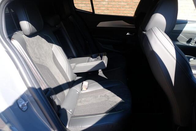 Peugeot 408 1.6 HYbrid 180pk EAT8 GT | Navi | App Connect | Adaptive Cruise | Keyless | 360° Camera | Matrix LED | Dodehoek | Elektrische Achterklep
