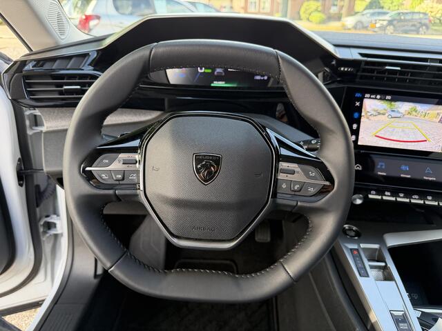 Peugeot 408 1.6 HYbrid 225 EAT8 Allure Avantage | Tot 8 jaar Garantie | Stekkerhybride | Slechts 4121 KM | 360 Graden Camera | Digitaal Dashboard | Dode Hoek Bewaking | LED Verlichting | Stoel & Stuurverwarming | Draadloos Apple Carplay & Android auto | Lichtmetalen velgen | Groot Multimedia Scherm |