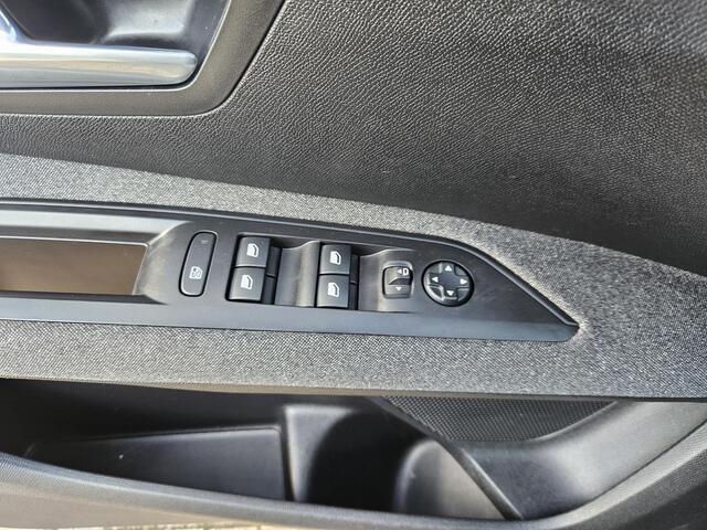 Peugeot 5008 1.2 PureTech Active 131PK | Automaat | Navigatie | LM-Velgen | Airco-Ecc | Camera+PDC | LED ( Vestiging - Vianen Tel: 0347-371248 )