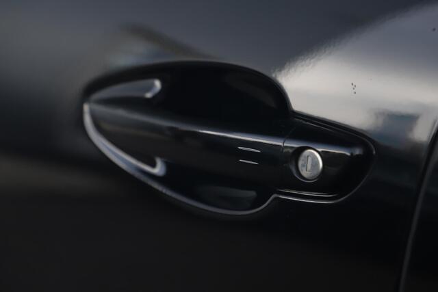 Peugeot 5008 1.2 PureTech Blue Lease Allure 131PK 7 Persoons Keyless Half Leder Virtual Cockpit Navigatie Camera Carplay Android Elektrische Achterklep 19 inch LMV