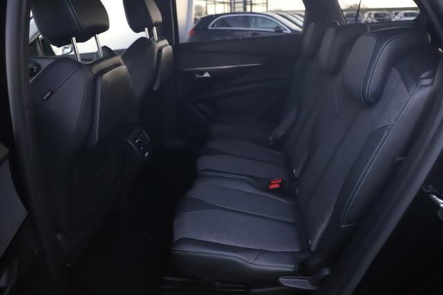 Peugeot 5008 1.2 PureTech Blue Lease Allure 131PK 7 Persoons Keyless Half Leder Virtual Cockpit Navigatie Camera Carplay Android Elektrische Achterklep 19 inch LMV