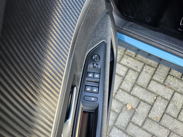 Peugeot 5008 1.2 PureTech Active / NWE Motor / 7 Persoons / Carplay / Trekhaak